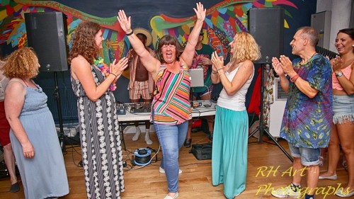 The Energiser! As famous as Robin Hood, she teaches and looks after the Beginners! Between the laughs that she provides you’ll have plenty of time to release any tension you may have! Lesley